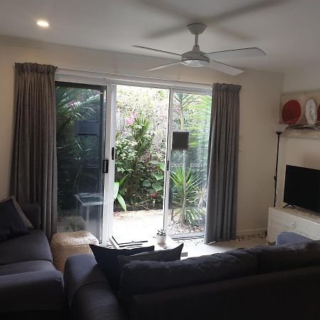 Pet Friendly & Spacious Two Bedroom Guest Unit Caloundra Esterno foto