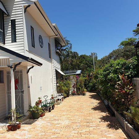 Pet Friendly & Spacious Two Bedroom Guest Unit Caloundra Esterno foto