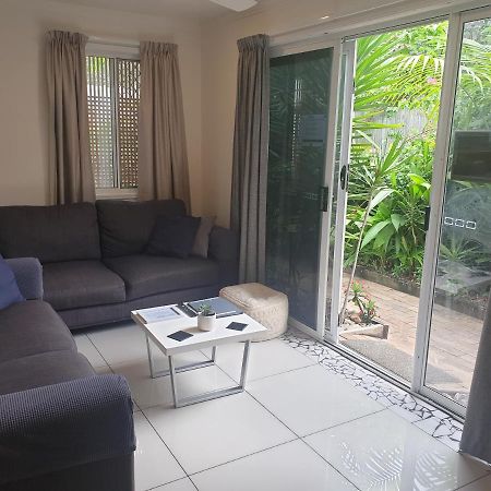 Pet Friendly & Spacious Two Bedroom Guest Unit Caloundra Esterno foto