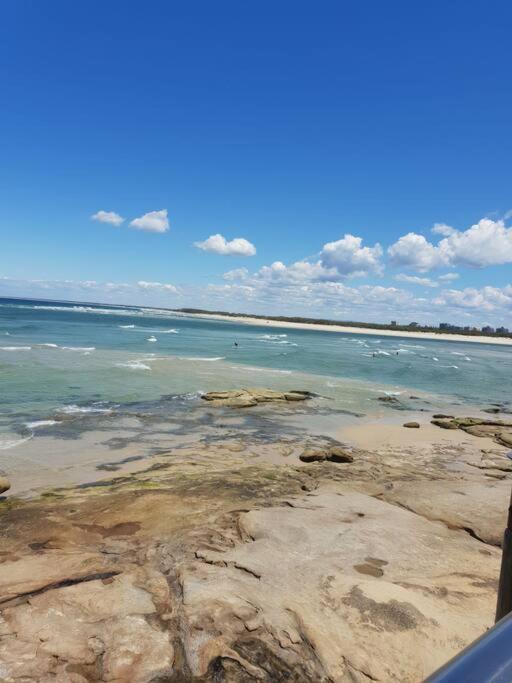 Pet Friendly & Spacious Two Bedroom Guest Unit Caloundra Esterno foto