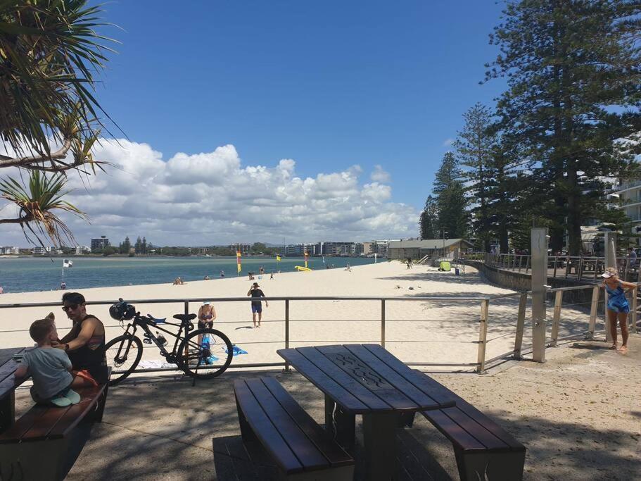 Pet Friendly & Spacious Two Bedroom Guest Unit Caloundra Esterno foto