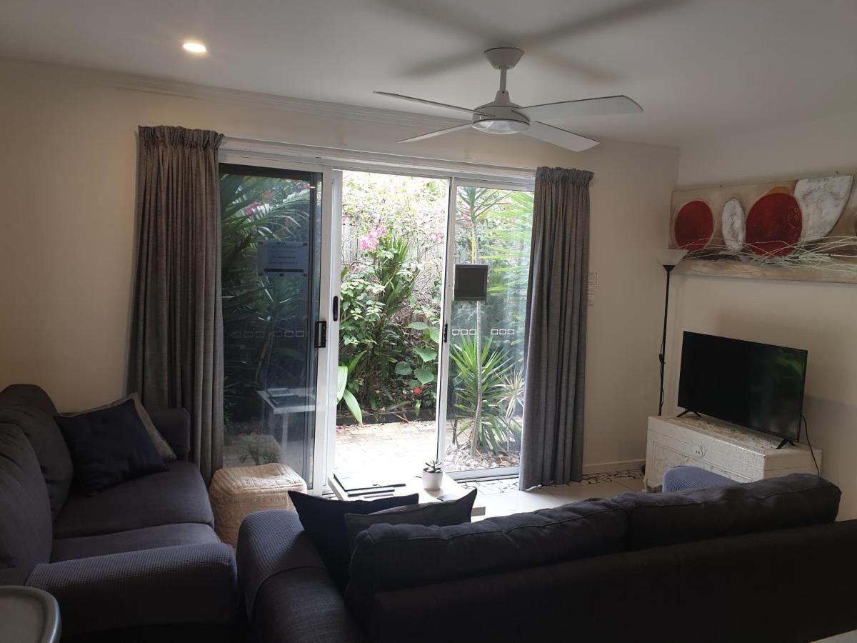 Pet Friendly & Spacious Two Bedroom Guest Unit Caloundra Esterno foto