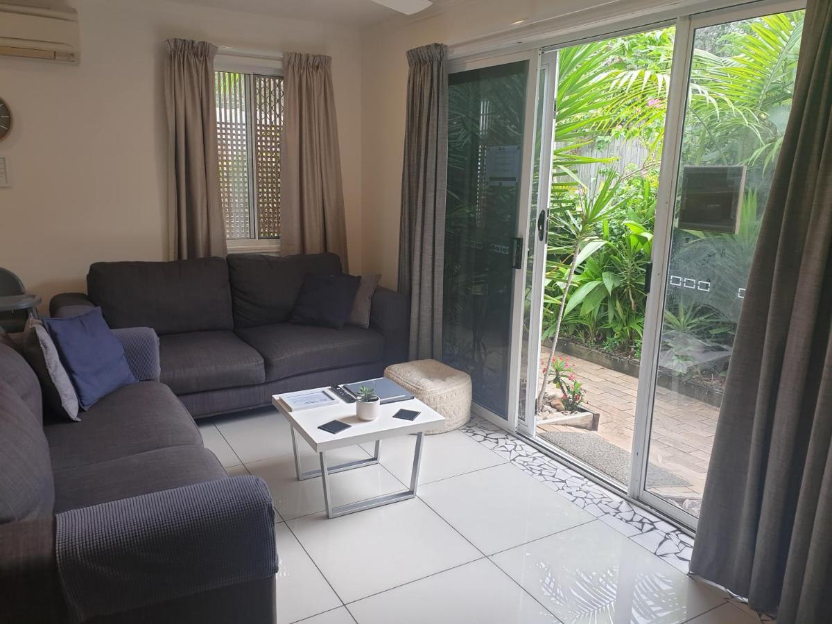 Pet Friendly & Spacious Two Bedroom Guest Unit Caloundra Esterno foto