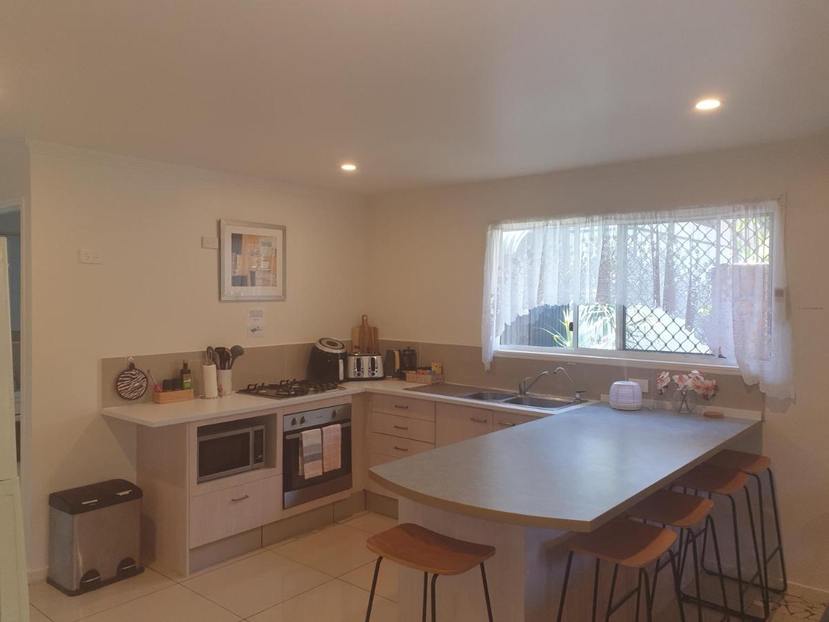 Pet Friendly & Spacious Two Bedroom Guest Unit Caloundra Esterno foto